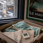 Destination soleil pas cher en hiver : valise avec 24°C et carte de voyage