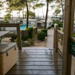 Camping gujan mestras : terrasse, mobil-homes et pins en bord de mer