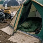 Équipement festival camping : tente et couchage au sec, checklist et tapis de sol