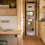 tiny house interieur : plan d’usage, cuisine et couloir dégagé
